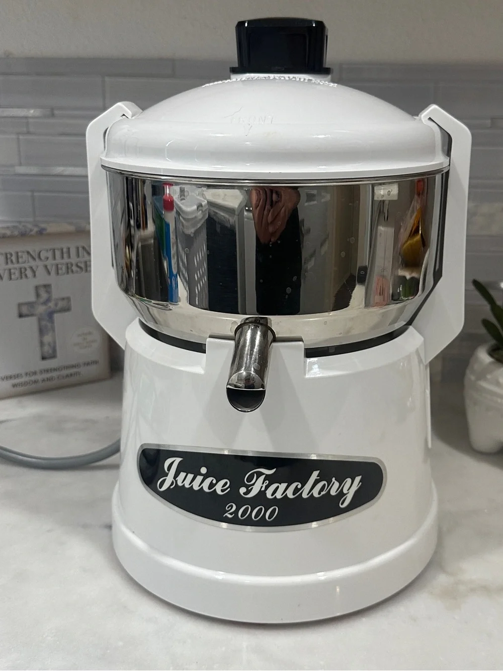 Juice Factory 2000 Electric Juicer – Item No. 13605